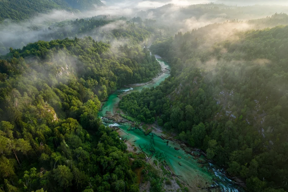 AI kristalno čiste rijeke i čudesni slapovi