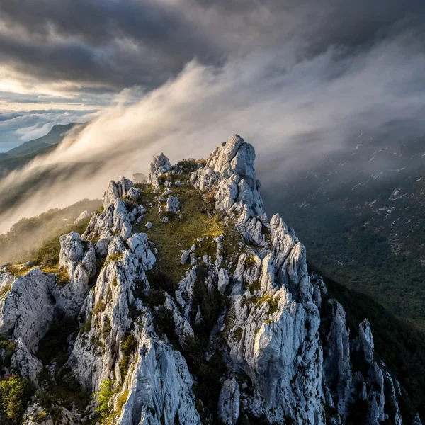 ŠAPAT VJETRA NA VELEBITU - AI photo