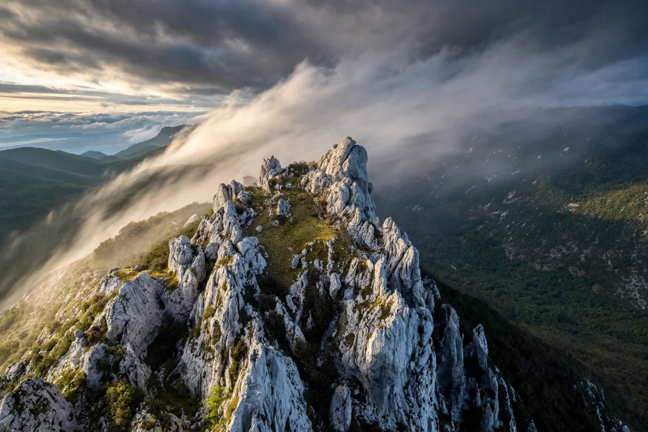 ŠAPAT VJETRA NA VELEBITU - AI photo