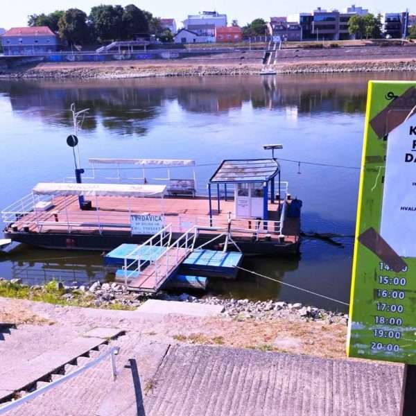 Kompa stoji, Drava se povukla: jutro na osječkoj obali