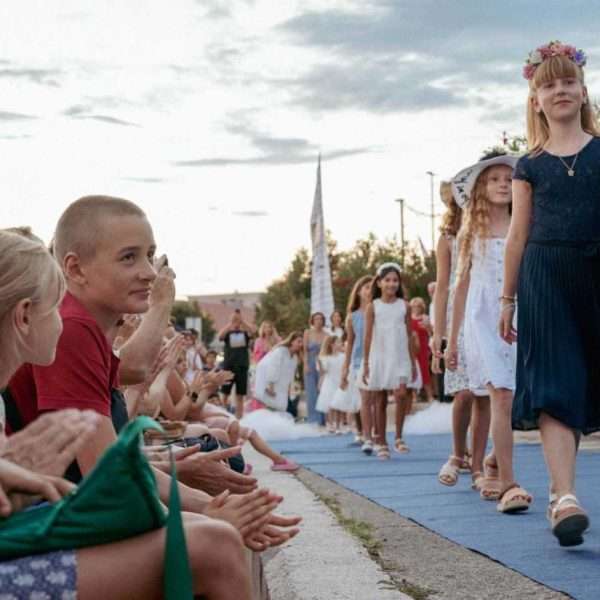 Novi Vinodolski: VEČER OKUSA, MODE I GLAZBE UZ MORE