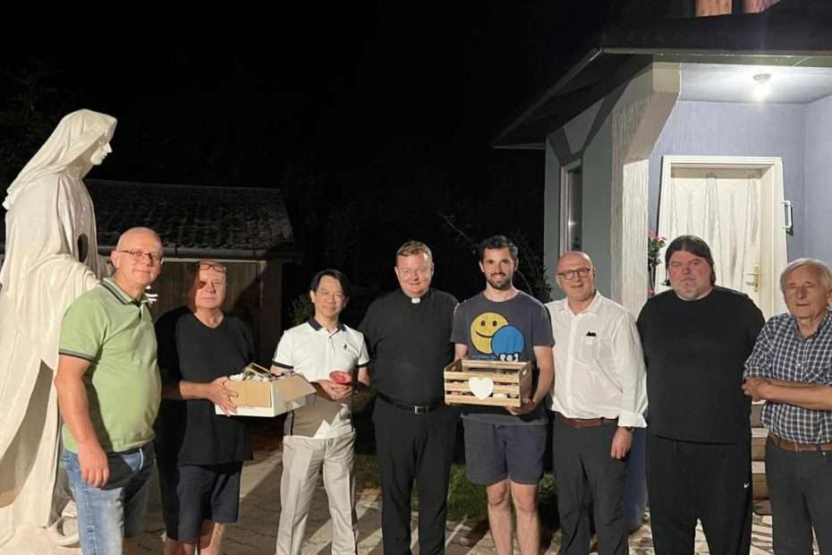 ISTAKNUTI GOSTI U POSJETU UDRUZI “PESKI-ART” I ATELIERU I GALERIJI KOLARIĆ