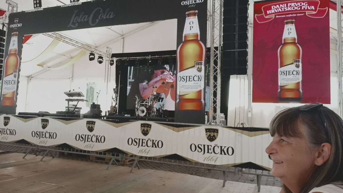 plavi orkestar razgalio osijek (8)