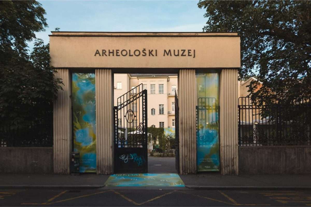 arheološki muzej u zagrebu, predah u lapidariju, foto vana katančić