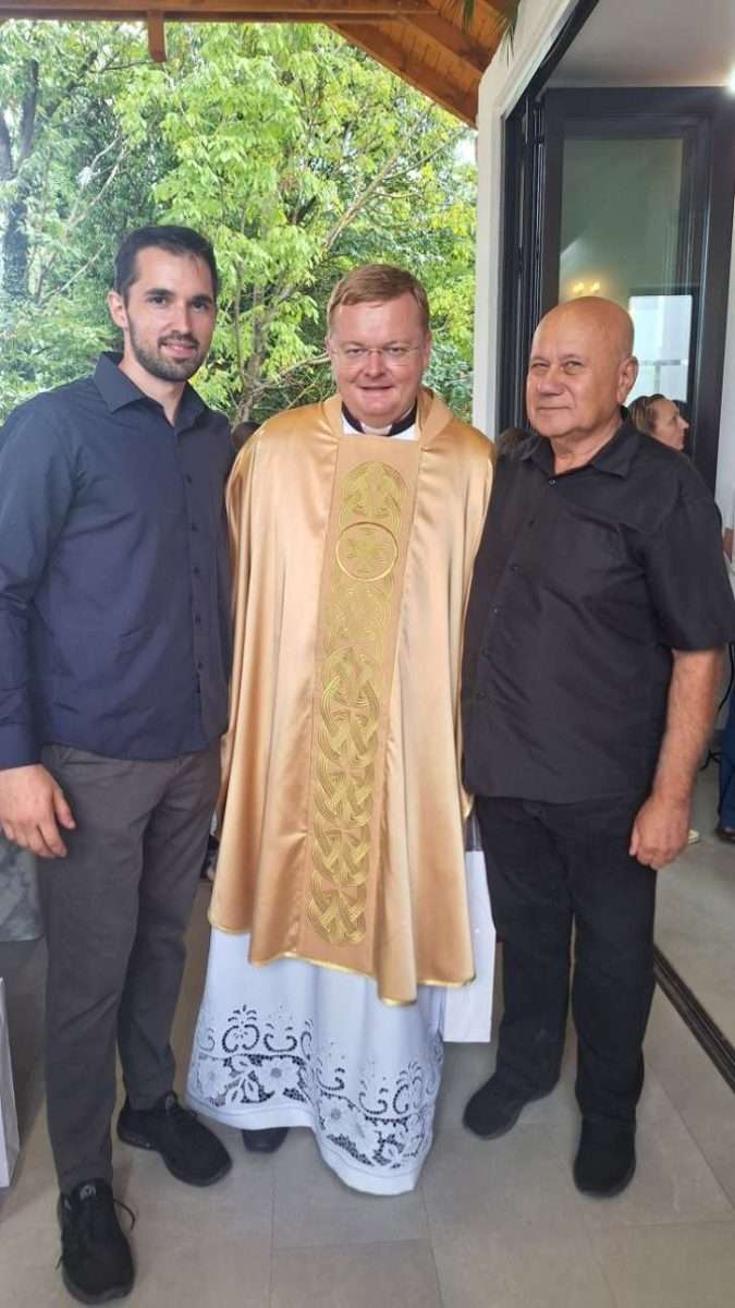 mons. dariu paviši uručena povelja počasnog člana udruge peski art Đurđevac (12)