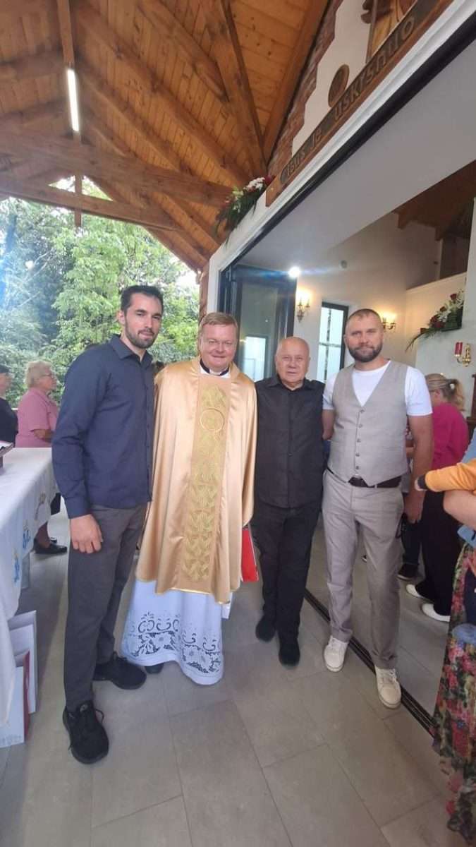 mons. dariu paviši uručena povelja počasnog člana udruge peski art Đurđevac (13)