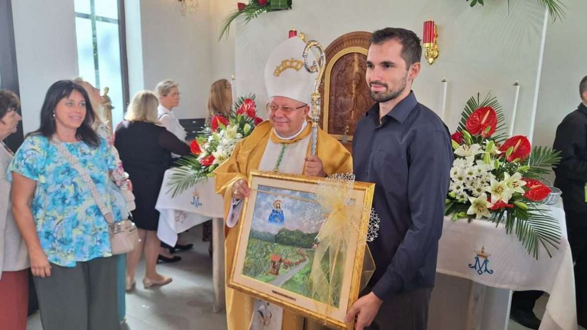 mons. dariu paviši uručena povelja počasnog člana udruge peski art Đurđevac (8)