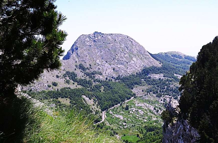 pogled sa Štirovnika na jezerski vrh i planinski prostor lovćena. foto božidar proročić.