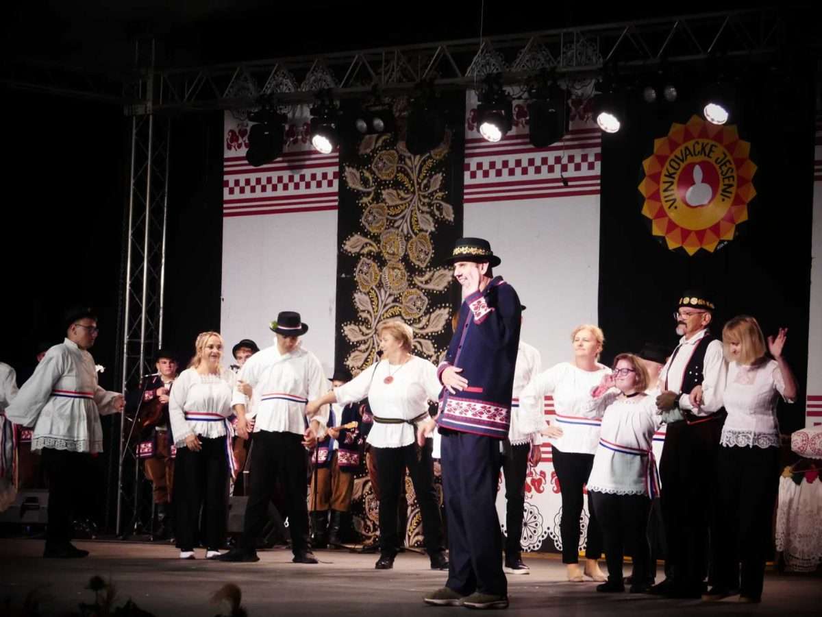 vinkovci u ritmu jeseni tradicija, tambure i večer koju je otvorio jakov jozinović (8)