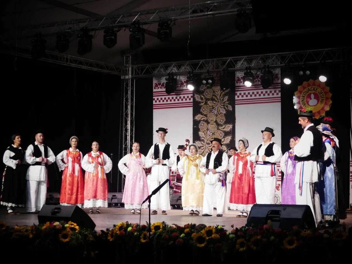 vinkovci u ritmu jeseni tradicija, tambure i večer koju je otvorio jakov jozinović (9)