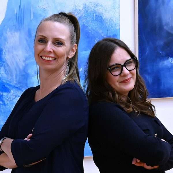 Svečano otvorena izložba “Razgovori s plavom” varaždinske umjetnice Jasmine Jakopanec u Donjoj Stubici