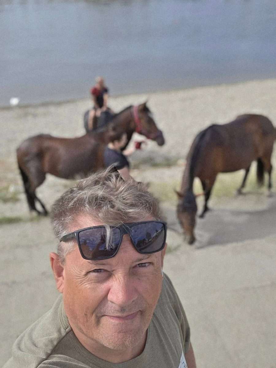 konji na dravi prizor koji čovjeku vrati dah