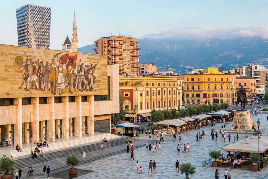 tirana, skenderbegov trg u svom punom sjaju meta ai foto