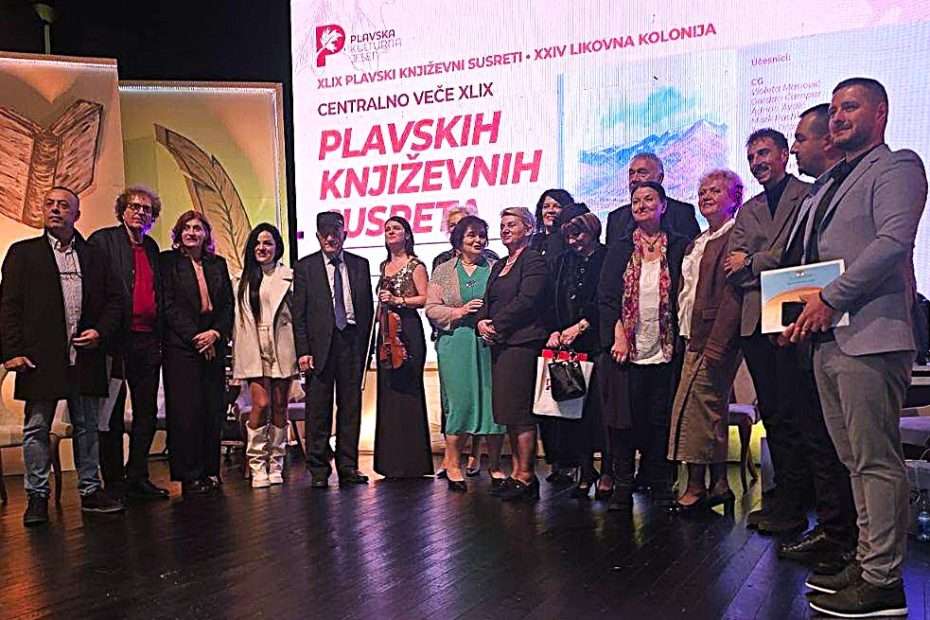 zajednička fotografija učesnika centralne večeri 49. plavskih književnih susreta. plav, 10. oktobar 2026.